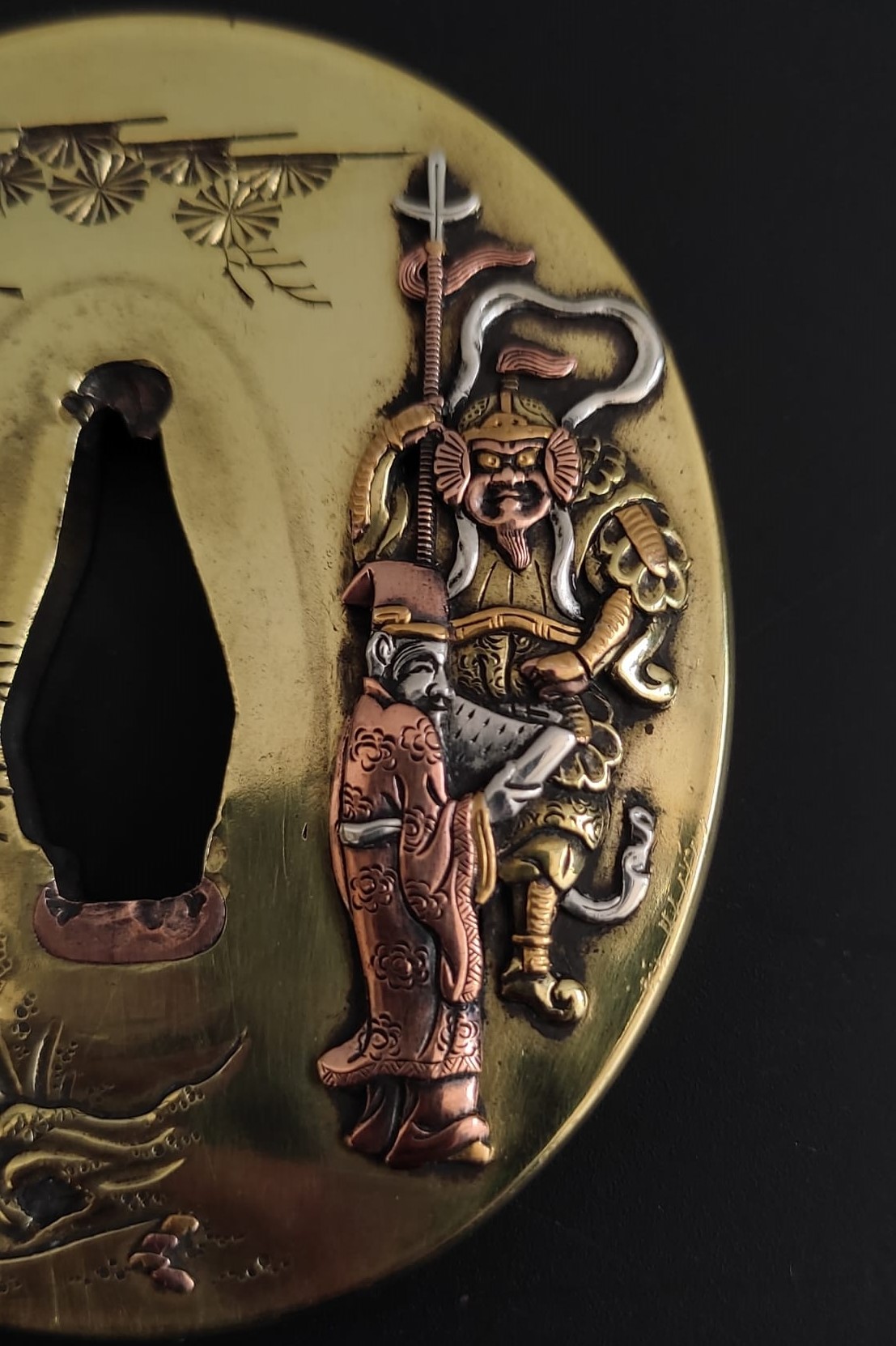 Kinko Marugata tsuba firmada