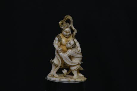 Okimono Fudo wrestling ivory