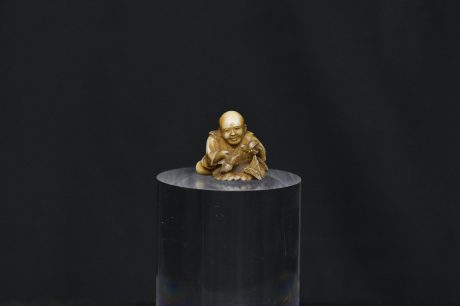 Netsuke Elder and bird ivory