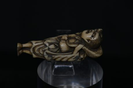 Netsuke seinnen drafon ivory