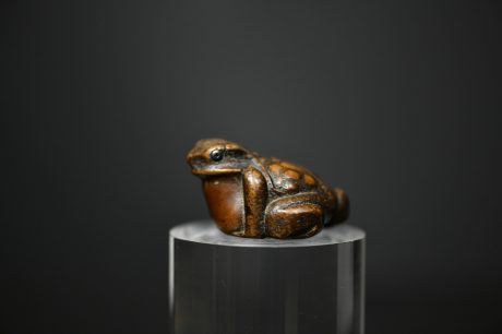 toad netsuke wood