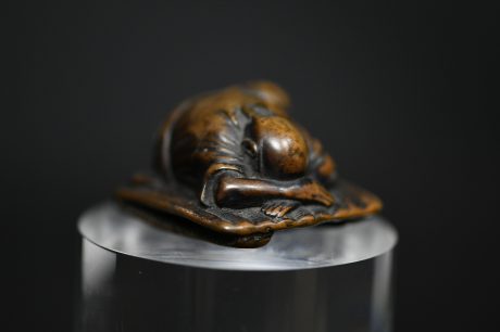 netsuke man floor